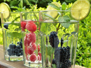 Heidelbeeren Himbeeren Im Glas Mit Wasser