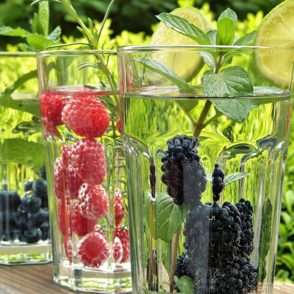 Heidelbeeren Himbeeren Im Glas Mit Wasser